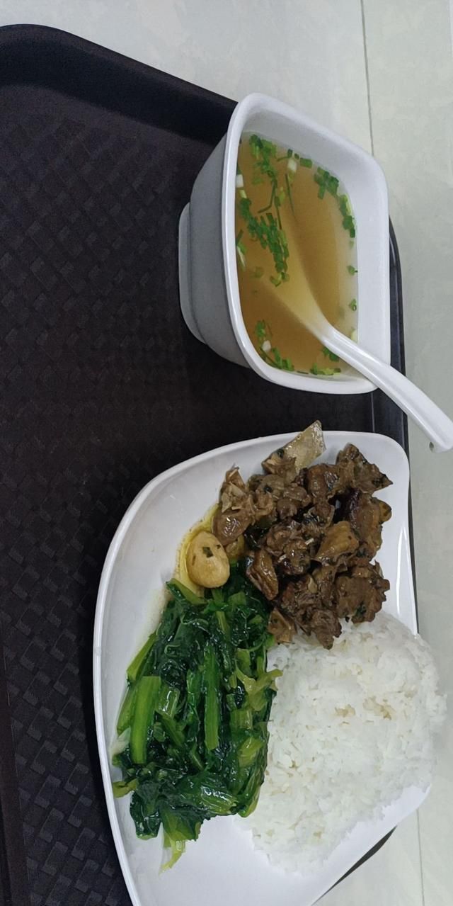 昨晚梦见初恋女同学