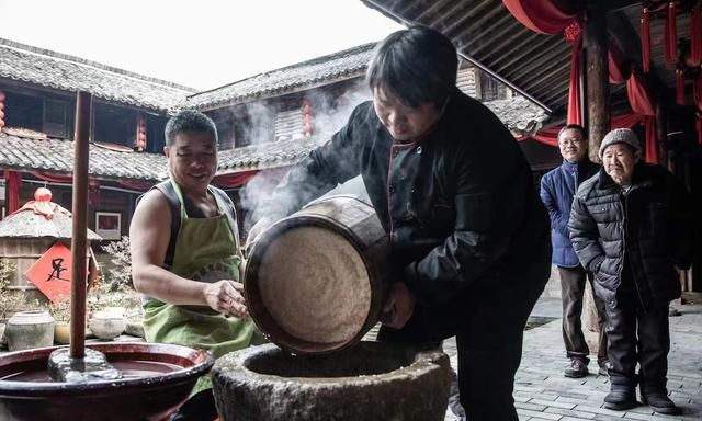 打麻糍、包麦油脂，这是忘不了的临海年味