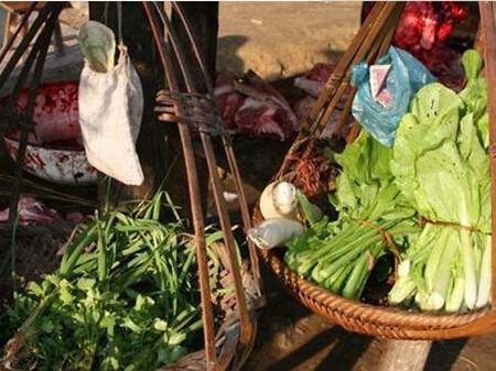 梦见买菜做饭给别人吃：女人梦到给别人做饭什么意思