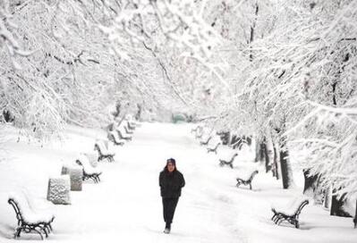 梦见大雪纷飞积雪很厚：周公解梦大全查询天上下鹅毛大雪