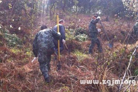 梦见上坟烧纸祭拜是什么意思：梦见自己给自己上坟烧纸烧