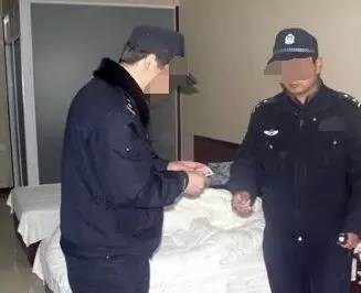 梦见与人一起收拾死尸：做梦梦到和别人一起去捡死人尸体