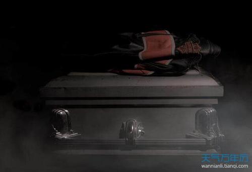 梦见出殡队伍和棺材：梦见出殡队伍和棺材哀乐