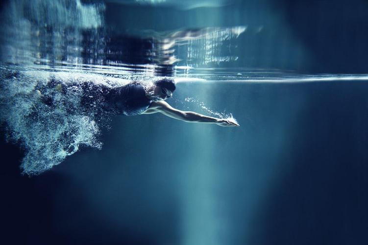 梦见自己游泳很轻松：梦见自己游泳是什么意思