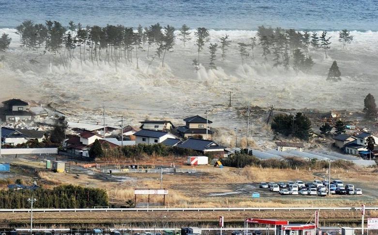 梦见地震海啸逃生成功：女人梦见海啸逃生成功是什么意思