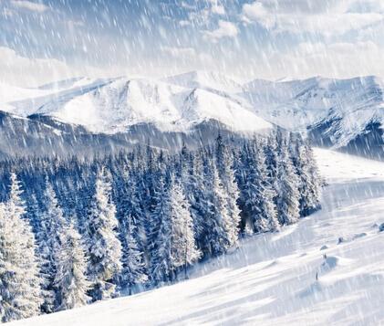 女人梦见下雪是什么征兆：女人梦见地上好厚的雪