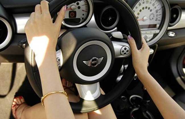 女人梦见自己开车预兆：梦见自己开车是象征什么呢