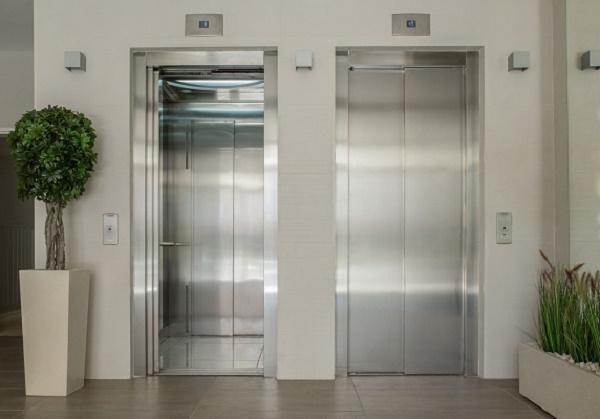 梦见电梯坏了 安全出来：梦见坐电梯到十几楼突然电梯故障 下坠到四楼才停 开了门就安全出去了