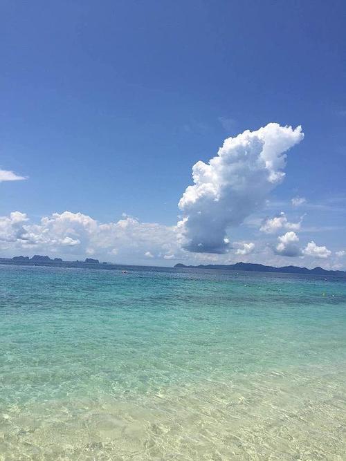 女人梦见海水很蓝很美：梦见大海很蓝很美还出现菩萨