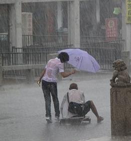 男人梦见下雨是什么征兆：梦见下雨是什么意思