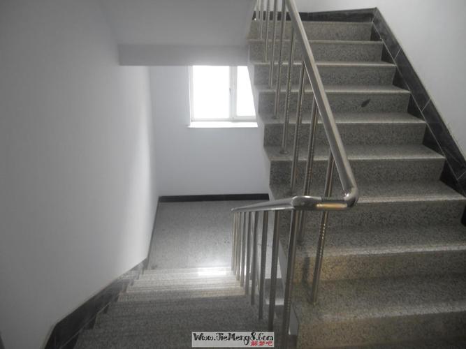 梦见上楼梯走到一半楼梯没了：经常梦见楼梯没了或是坏了