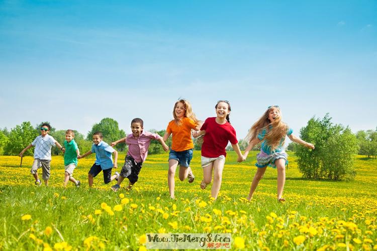 梦见抱着小孩跑：梦见我自己抱着小孩奔跑