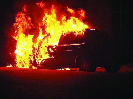 梦到自己的车自燃了：昨晚做梦梦到自己的车自燃了还有火最后被扑灭了
