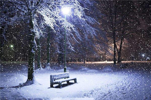 做梦梦见大雪纷飞：晚上做梦老是梦见下雪怎么回事