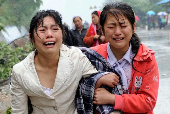 梦见地震大家都在逃跑,...后来震了一下我老公就在喊跑然后大家都在跑图1