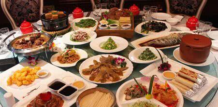 梦见吃大鱼大肉：梦见很多人在我家吃大鱼大肉