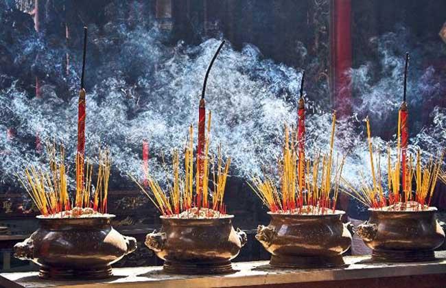 已婚女人梦见去寺庙上香