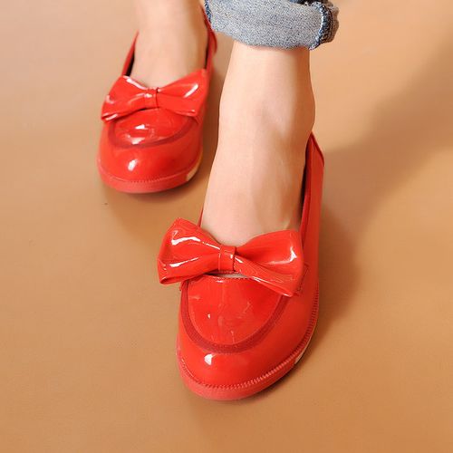 女人梦见红色的鞋子是什么意思