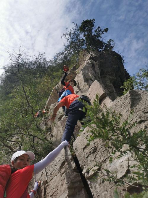 梦见爬山差点掉下去周公解梦