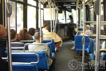 梦见自己坐在公交车上是什么意思