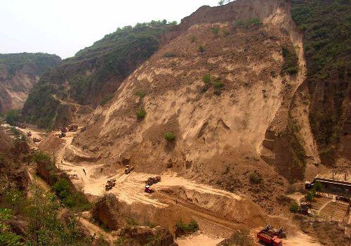 梦见山体滑坡逃跑成功倒回去救人