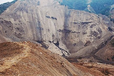 梦见山崩地裂是什么征兆,梦见山崩地裂逃生成功是什么意思图2