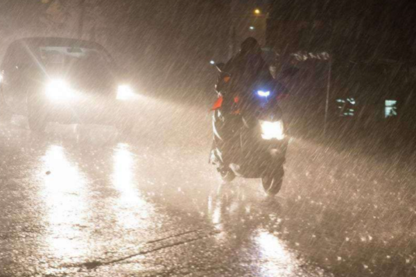 梦见下大雨财运如何,梦见下大雨涨水是什么征兆图4