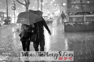 梦见下大雨是什么意思