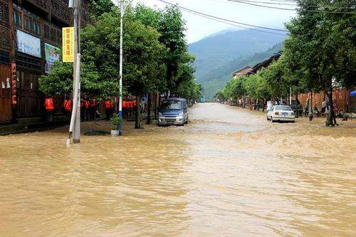 梦见地震洪水顺利逃生,孕妇梦见发水灾自己逃到了安全地方图6