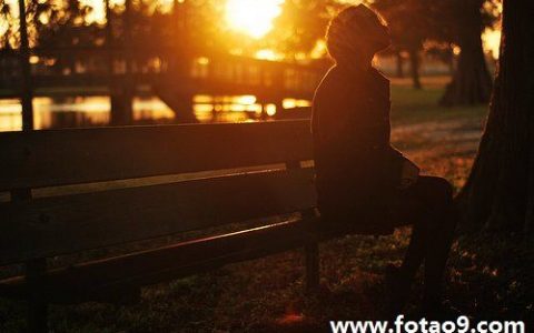 女人梦见死去的熟人,人做梦梦到死去的人咋回事