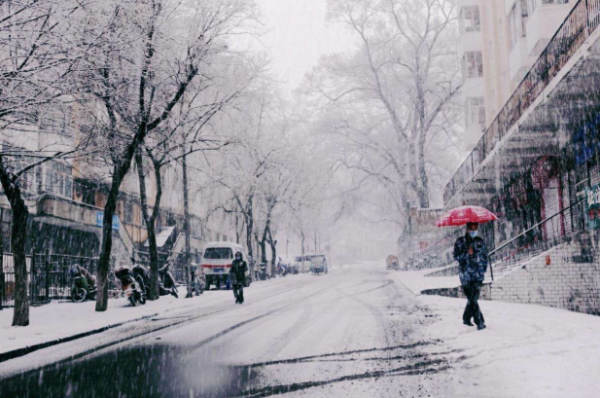 女人梦见下大雪,已婚女人梦见下大雪是什么预兆周公解梦图4