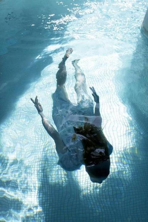 梦见自己在水里特别害怕