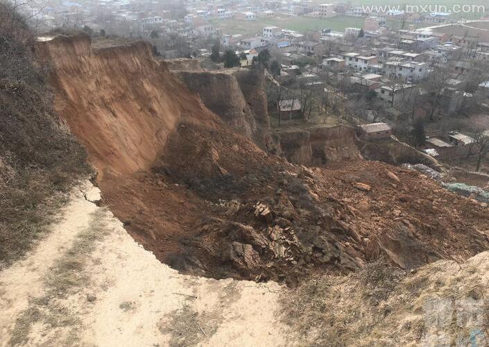 梦见山体滑坡逃跑成功倒回去救人