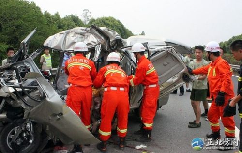 梦见自己的亲人出车祸死了是什么意思