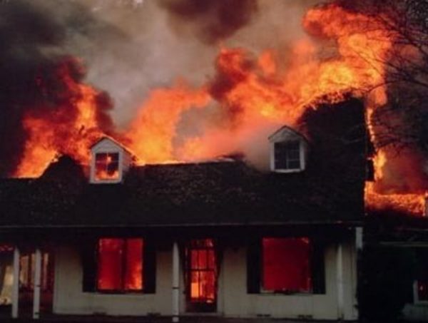 梦见老家房子着火,梦见老家房子着火了后又扑灭了图3