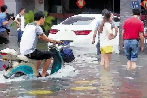 梦见大雨水淹马路,水很清澈