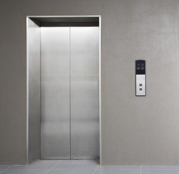 梦见电梯下坠但人没事,孕妇梦见坐电梯坠落但没事图3
