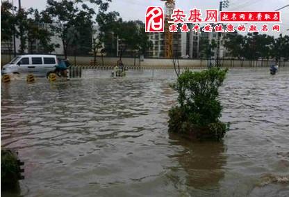 梦到下大雨自己进房间晕倒了是啥意思啊