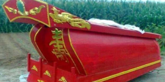 红棺材与黑棺材的区别,棺材有黑有红有金色好吗图1