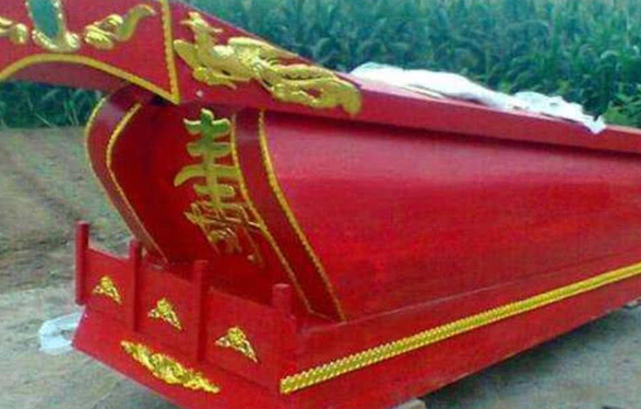 红棺材与黑棺材的区别,棺材有黑有红有金色好吗图5