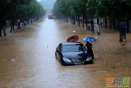 做梦梦见下雨涨水是什么意思