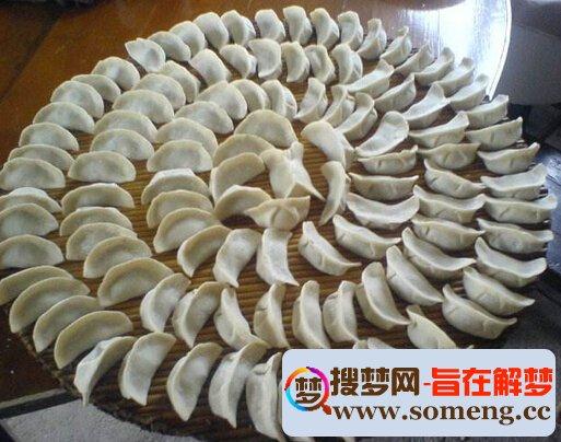 梦见吃饺子有什么暗示 梦见吃饺子有哪些暗示呢