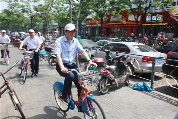 梦见自己骑自行车赶路,女人梦见骑自行车赶路路很窄不平难走图4