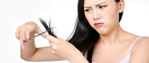 女人梦见自己掉一大把头发是什么意思
