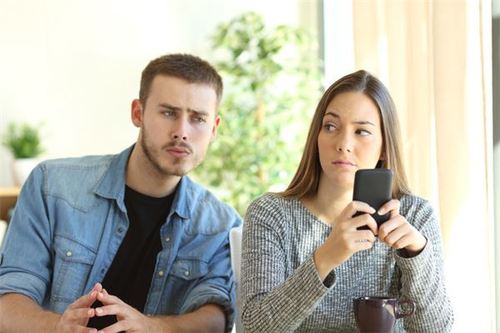 女人梦见娘家人在一起很开心