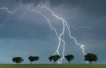 梦见打雷下雨特别大,梦见打雷闪电下雨,我在跑是什么意思图4