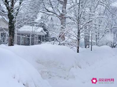 梦见很厚的雪什么意思