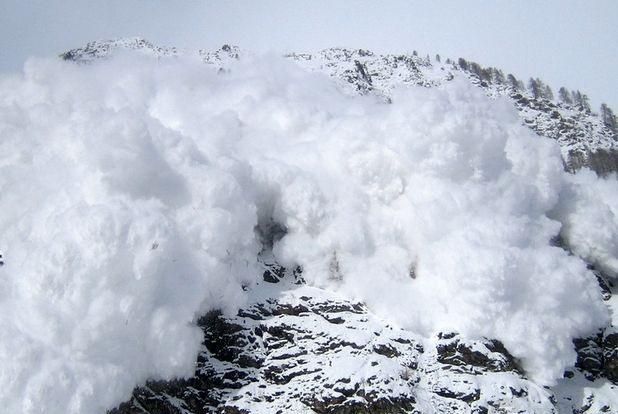 女人梦见雪崩逃命成功但有人遇难