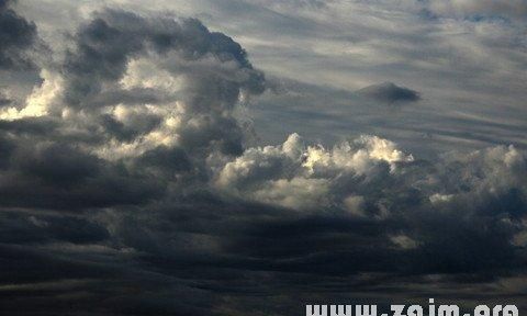 梦见狂风暴雨雨飘到家里了赶快关窗户