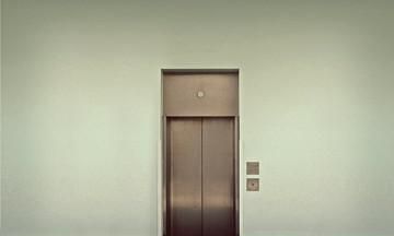 梦到自己坐电梯是什么意思